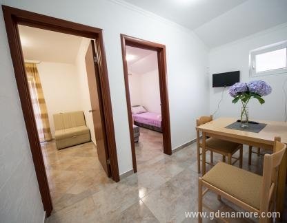 Apartmanok Pavicevic Tivat, , Magán szállás a községben Tivat, Montenegró - Dvokrevetni apartman